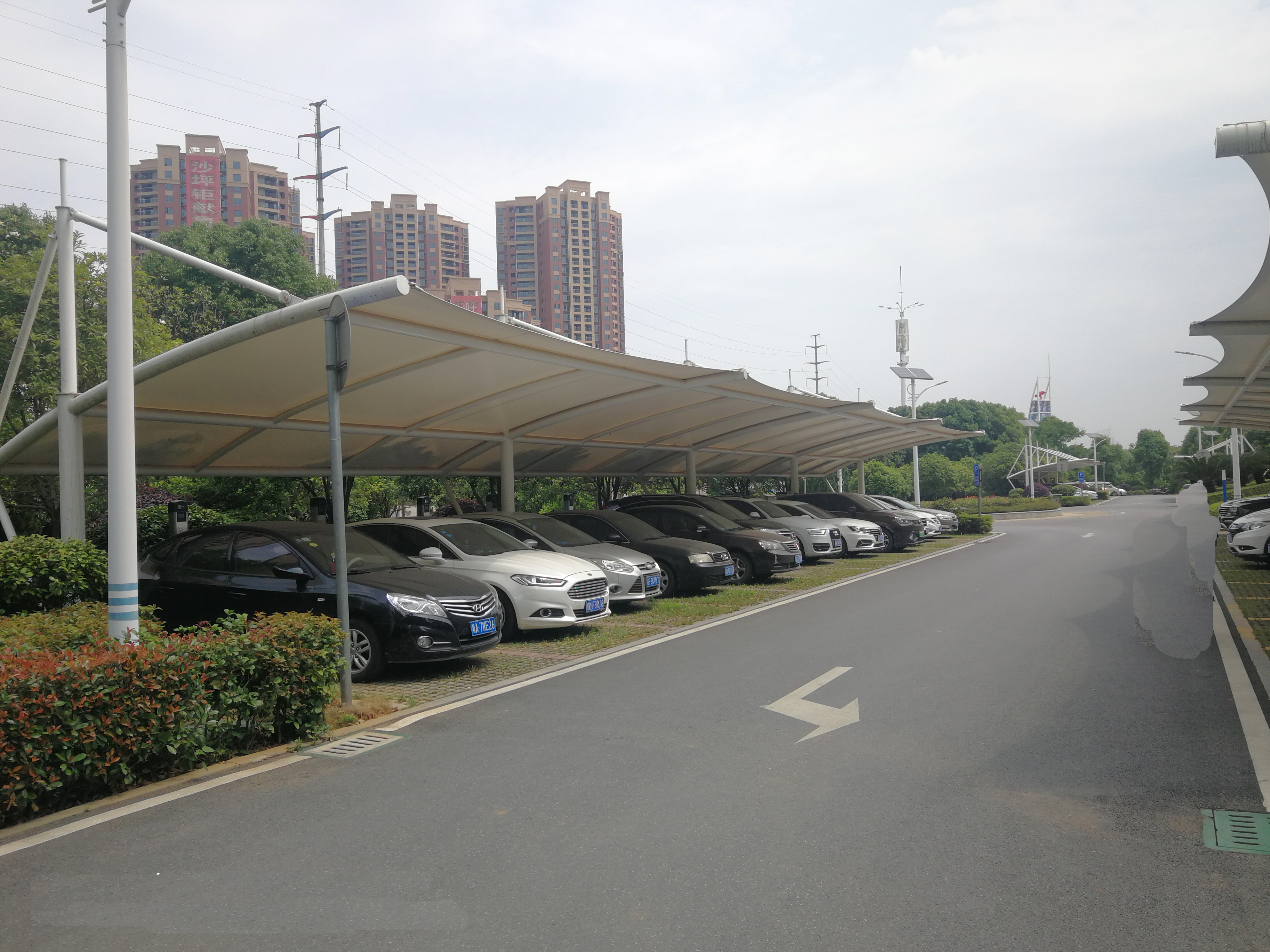 望城經(jīng)開區(qū)膜結(jié)構(gòu)停車棚